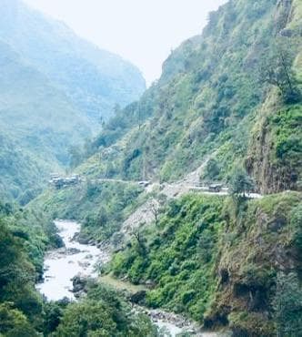 अविरल वर्षाले कोदारी राजमार्ग अबरुद्ध
