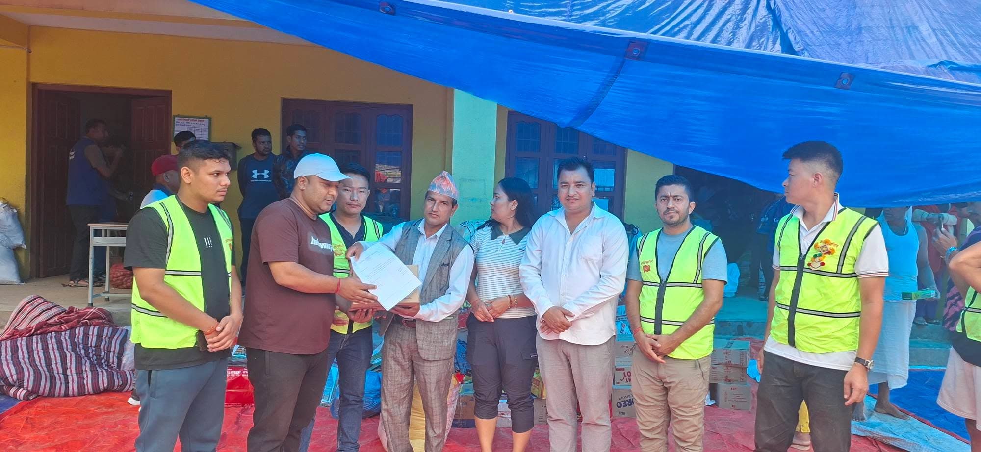 नेकपा सम्बद्ध अनेरास्ववियू बाढी पिडित लाई राहत लिएर रसुवामा