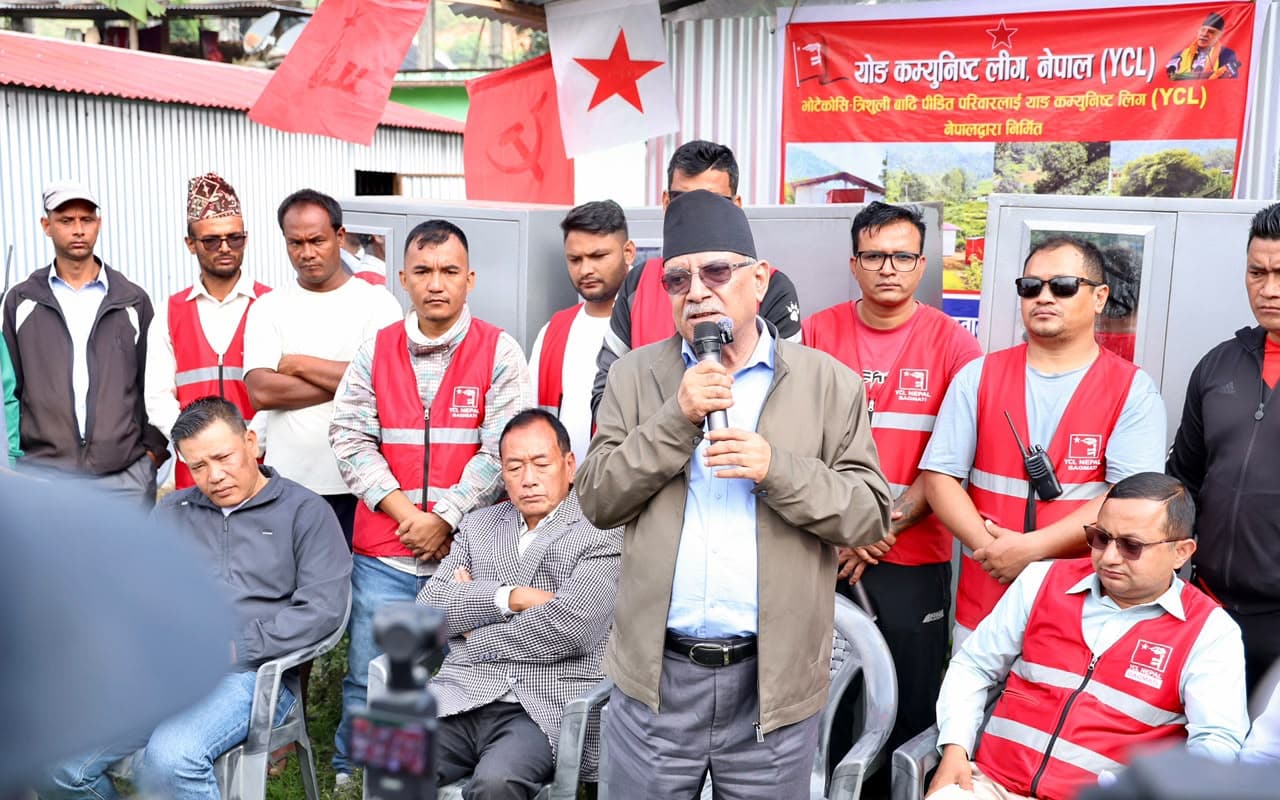 वाइसीएलले बनाएका अस्थायी आवास प्रचण्ड द्वारा हस्तान्तरण पीडित भन्छन्– ‘हाम्रा लागि यो सिंहदरबार हो’